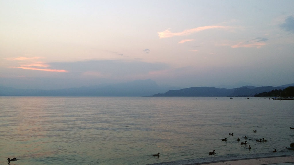 Gardasjön utsikt från Lazise