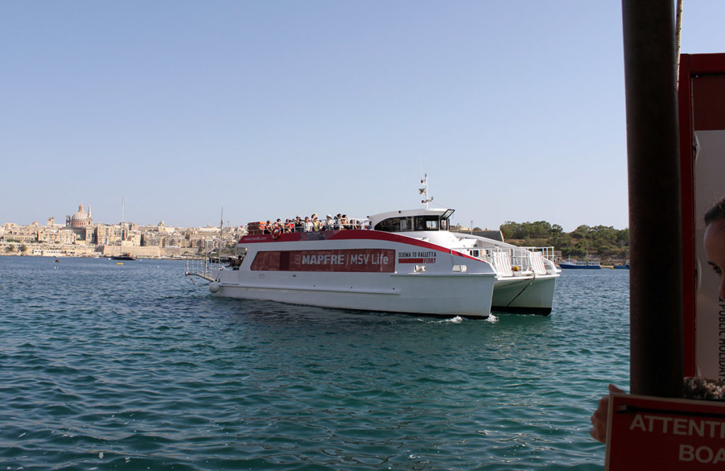 Sliema Ferries som tar dig till Valletta på några minuter.